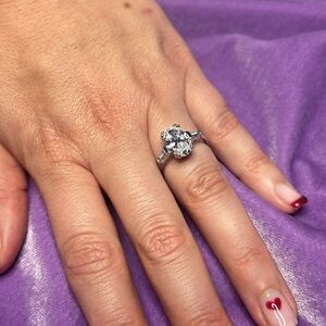 💍 ✈️ 💎 Sparkling Elegance! Travel Ring. Approx. 3 carat oval set #EA35